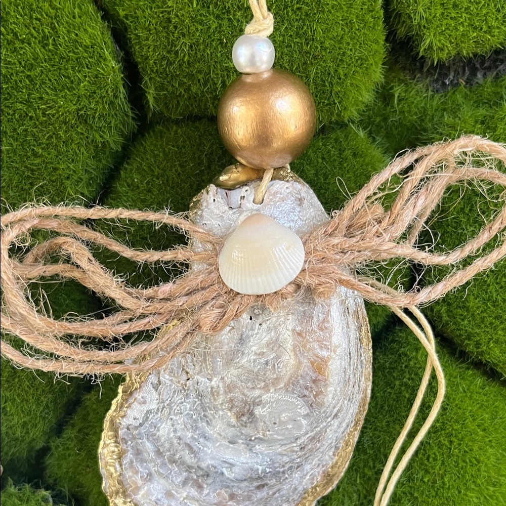 4 Gold Oyster Shell Angel Ornaments - Picture 2 of 3